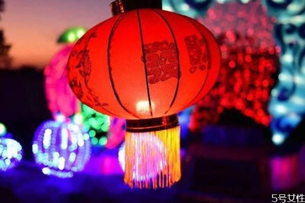 元宵節(jié)張燈習俗的來歷 元宵節(jié)的來歷 元宵節(jié)張燈習俗的來歷 元宵節(jié)的來歷