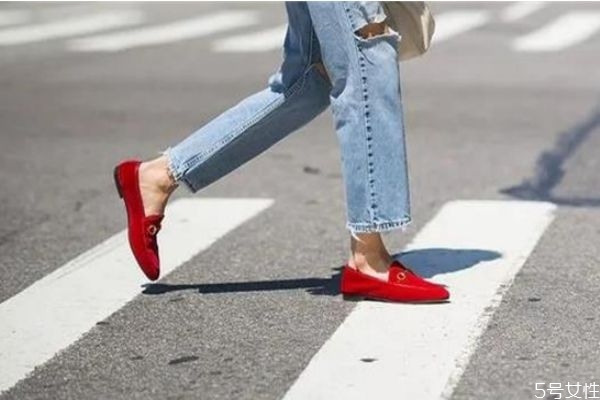 樂(lè)福鞋和穆勒鞋有啥區(qū)別 樂(lè)福鞋和皮鞋區(qū)別 樂(lè)福鞋和穆勒鞋有啥區(qū)別 樂(lè)福鞋和皮鞋區(qū)別