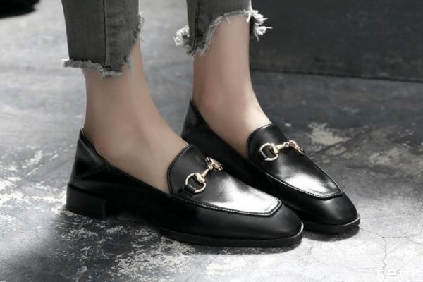 樂福鞋穿久了會變大嗎 男士樂福鞋怎么搭配 樂福鞋穿久了會變大嗎 男士樂福鞋怎么搭配