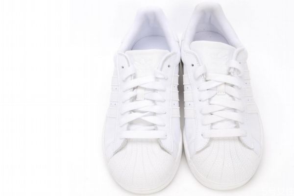 小白鞋發(fā)黃怎么辦 小白鞋發(fā)黃怎樣能去掉 小白鞋發(fā)黃怎么辦 小白鞋發(fā)黃怎樣能去掉