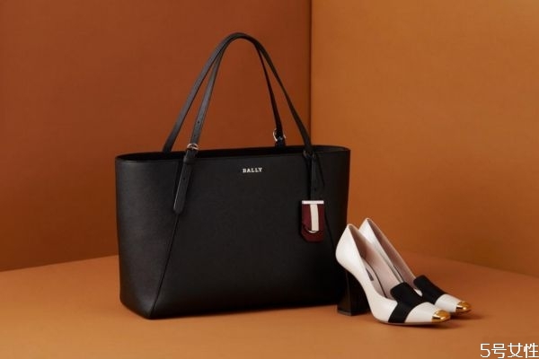 bally跟哪個(gè)品牌同等級(jí) bally是哪個(gè)國(guó)家的品牌 bally跟哪個(gè)品牌同等級(jí) bally是哪個(gè)國(guó)家的品牌