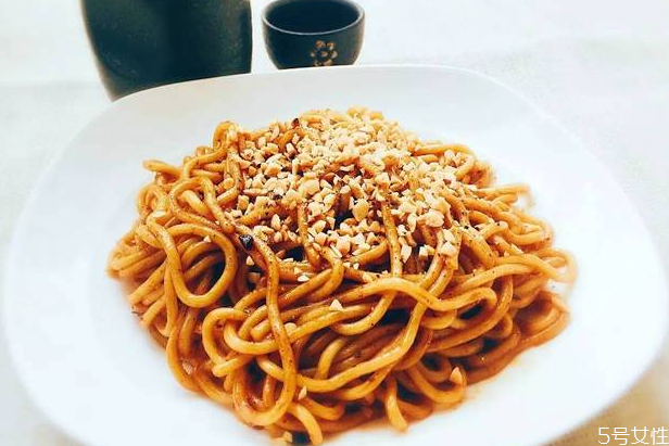 車仔面為什么叫車仔面 車仔面是什么面 車仔面為什么叫車仔面 車仔面是什么面