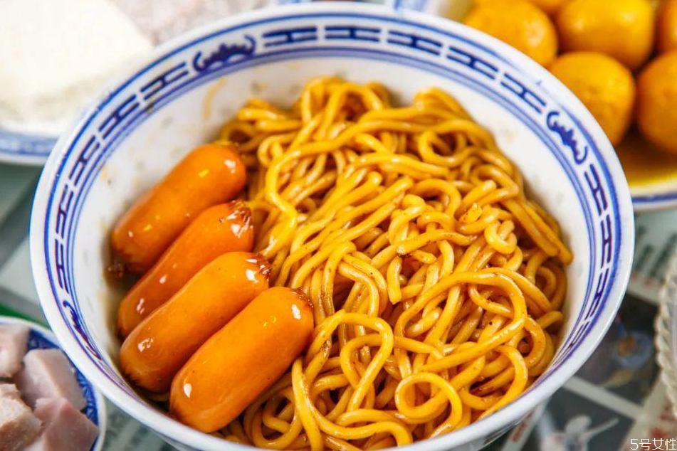 車仔面煮幾分鐘 車仔面煮出來(lái)為什么是酸的 車仔面煮幾分鐘 車仔面煮出來(lái)為什么是酸的