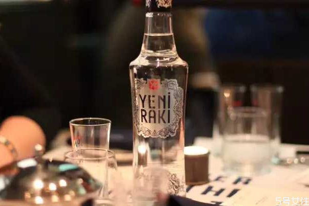 茴香酒的正確喝法 茴香酒怎么勾兌才好喝 茴香酒的正確喝法 茴香酒怎么勾兌才好喝