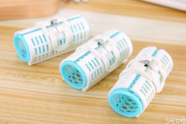 卷劉海的卷筒叫什么 卷發(fā)筒怎么用 卷劉海的卷筒叫什么 卷發(fā)筒怎么用