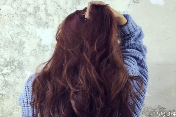 漂過的頭發(fā)再打蠟會不會掉色 染發(fā)之后如何護(hù)理頭發(fā) 漂過的頭發(fā)再打蠟會不會掉色 染發(fā)之后如何護(hù)理頭發(fā)