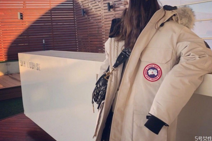 加拿大鵝遠(yuǎn)征款有背帶嗎 加拿大鵝遠(yuǎn)征款真假 加拿大鵝遠(yuǎn)征款有背帶嗎 加拿大鵝遠(yuǎn)征款真假