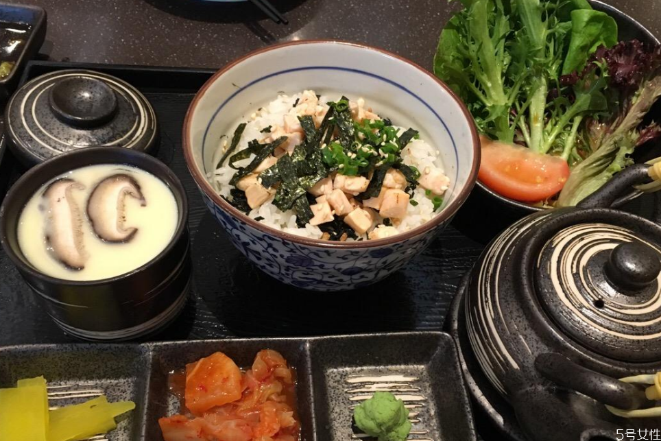 茶泡飯要把茶倒進去嗎 茶泡飯正確吃法 茶泡飯要把茶倒進去嗎 茶泡飯正確吃法