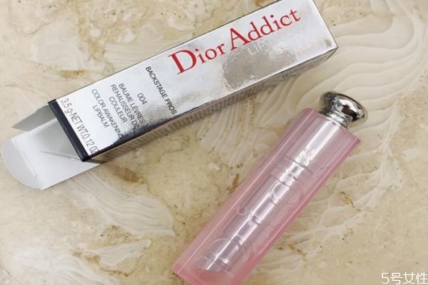 迪奧潤唇膏潤唇效果好嗎 迪奧唇膏過期了還能用嗎 迪奧潤唇膏潤唇效果好嗎 迪奧唇膏過期了還能用嗎