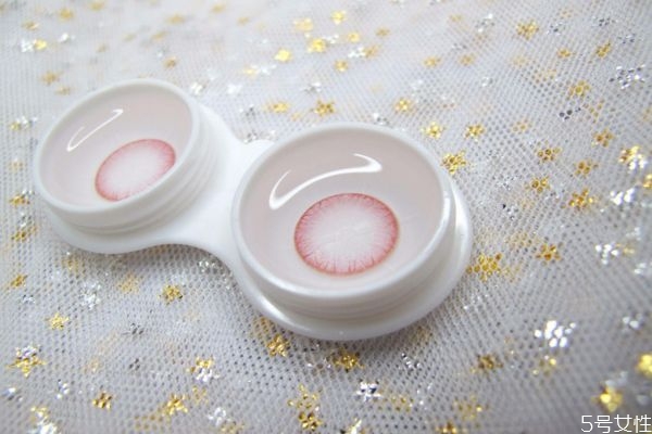 戴美瞳可以小瞇一會(huì)兒?jiǎn)?美瞳最多能戴多長(zhǎng)時(shí)間 戴美瞳可以小瞇一會(huì)兒?jiǎn)?美瞳最多能戴多長(zhǎng)時(shí)間