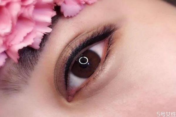 美瞳線怎么洗掉最安全 紅霉素眼膏會讓美瞳線掉色嗎 美瞳線怎么洗掉最安全 紅霉素眼膏會讓美瞳線掉色嗎