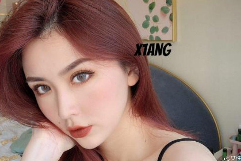 愛茉莉染發(fā)前要洗頭嗎 染發(fā)前必須是油頭嗎 愛茉莉染發(fā)前要洗頭嗎 染發(fā)前必須是油頭嗎