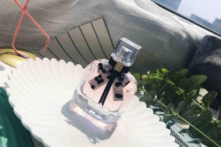 ysl反轉(zhuǎn)巴黎和黑鴉片香水哪個(gè)好？ysl反轉(zhuǎn)巴黎和黑鴉片對(duì)比