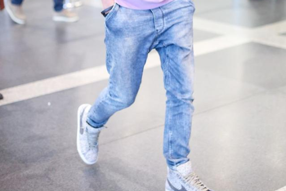 高幫板鞋搭配什么褲子好男 高幫板鞋男配什么褲子 高幫板鞋搭配什么褲子好男 高幫板鞋男配什么褲子