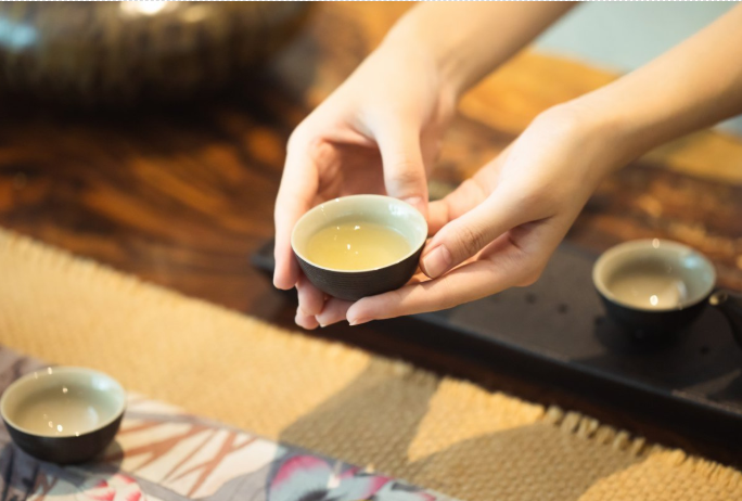 用茶水喝藥會(huì)不會(huì)影響藥效 對(duì)藥性或有影響 用茶水喝藥會(huì)不會(huì)影響藥效 對(duì)藥性或有影響