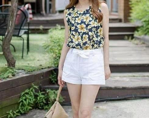 白色牛仔短褲配什么顏色上衣 白色牛仔短褲配什么顏色t恤 白色牛仔短褲配什么顏色上衣 白色牛仔短褲配什么顏色t恤