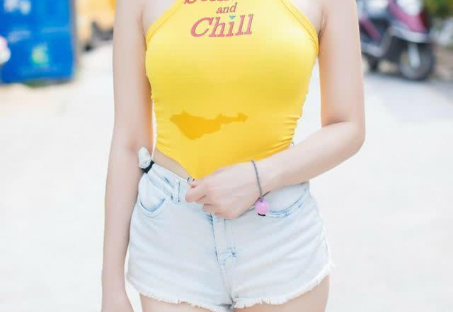 白色牛仔短褲配什么顏色上衣 白色牛仔短褲配什么顏色t恤 白色牛仔短褲配什么顏色上衣 白色牛仔短褲配什么顏色t恤