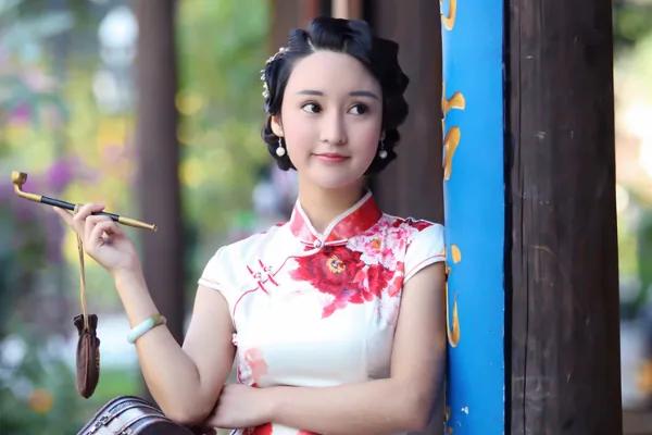 為什么旗袍很難穿得好看得體? 為什么旗袍很難穿得好看得體?