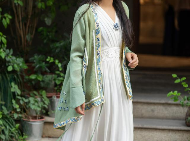 真絲連衣裙配什么鞋子好看 真絲連衣裙怎么洗 真絲連衣裙配什么鞋子好看 真絲連衣裙怎么洗