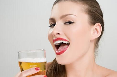 啤酒收縮毛孔有效果嗎 啤酒收縮毛孔的弊端 啤酒收縮毛孔有效果嗎 啤酒收縮毛孔的弊端