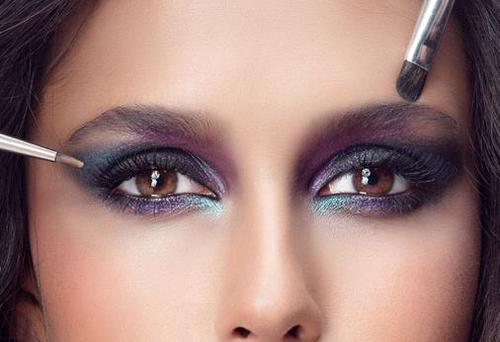 眼影能不能當腮紅用 眼影能當眉粉畫眉嗎 眼影能不能當腮紅用 眼影能當眉粉畫眉嗎