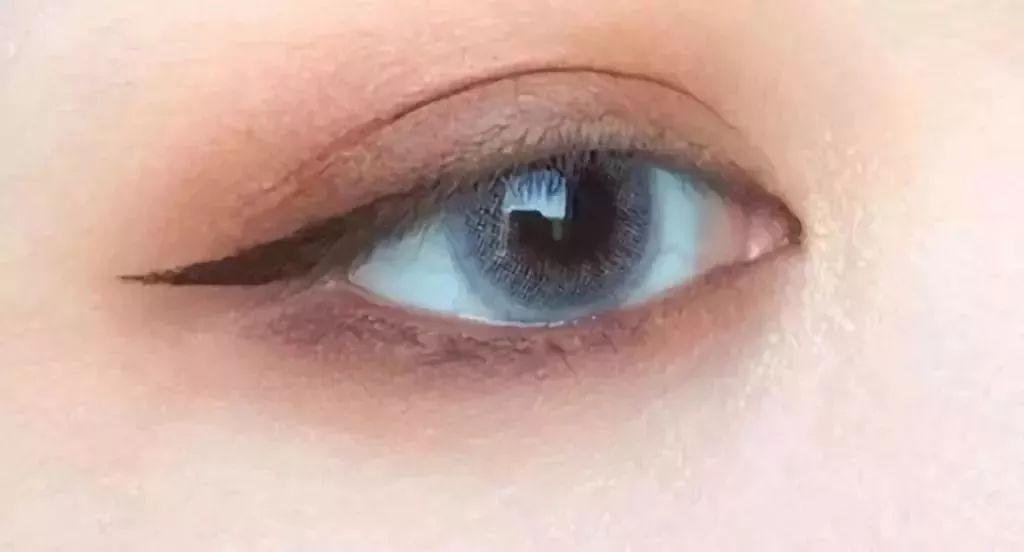 眼線是畫在哪里的 眼線是在定妝前還是定妝后 眼線是畫在哪里的 眼線是在定妝前還是定妝后