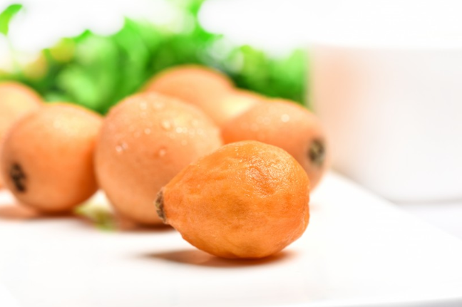 枇杷熱量高嗎 枇杷減肥的時(shí)候可以吃嗎 枇杷熱量高嗎 枇杷減肥的時(shí)候可以吃嗎