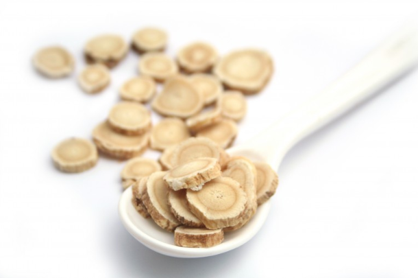 丹參加黃芪的功效與作用 丹參加黃芪一起泡有什么功效 丹參加黃芪的功效與作用 丹參加黃芪一起泡有什么功效