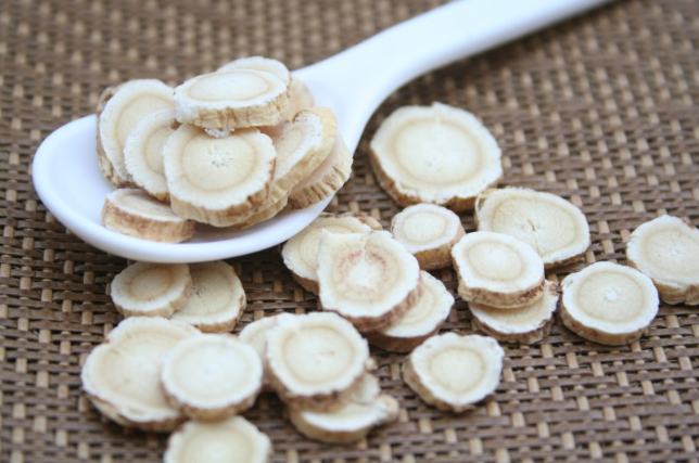 丹參加黃芪的功效與作用 丹參加黃芪一起泡有什么功效 丹參加黃芪的功效與作用 丹參加黃芪一起泡有什么功效