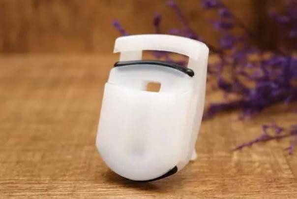 睫毛夾會(huì)傷害睫毛嗎 睫毛夾天天用有什么危害 睫毛夾會(huì)傷害睫毛嗎 睫毛夾天天用有什么危害