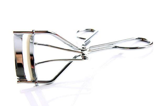 睫毛夾會(huì)傷害睫毛嗎 睫毛夾天天用有什么危害 睫毛夾會(huì)傷害睫毛嗎 睫毛夾天天用有什么危害