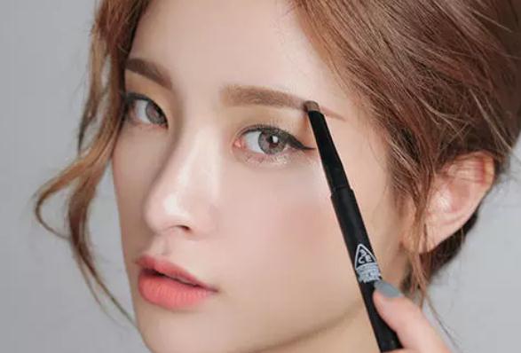眉筆可以畫發(fā)際線嗎 眉筆可以不洗嗎 眉筆可以畫發(fā)際線嗎 眉筆可以不洗嗎