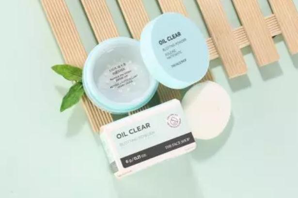 散粉能不能用在頭發(fā)上 散粉能去頭發(fā)油嗎 散粉能不能用在頭發(fā)上 散粉能去頭發(fā)油嗎