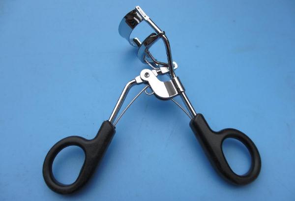 睫毛夾要用睫毛膏嗎 睫毛夾要夾多長時間 睫毛夾要用睫毛膏嗎 睫毛夾要夾多長時間