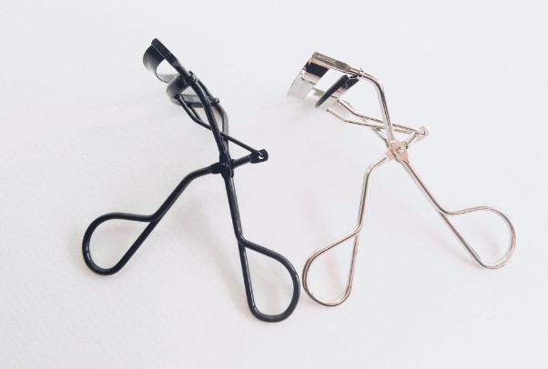 睫毛夾要用睫毛膏嗎 睫毛夾要夾多長時間 睫毛夾要用睫毛膏嗎 睫毛夾要夾多長時間