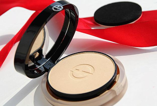 粉餅跟散粉的區(qū)別在哪里 粉餅和散粉哪個(gè)好用一些 粉餅跟散粉的區(qū)別在哪里 粉餅和散粉哪個(gè)好用一些