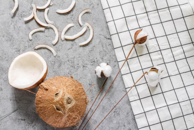 青椰子和老椰子的區(qū)別 青椰子和白椰子有什么區(qū)別 青椰子和老椰子的區(qū)別 青椰子和白椰子有什么區(qū)別