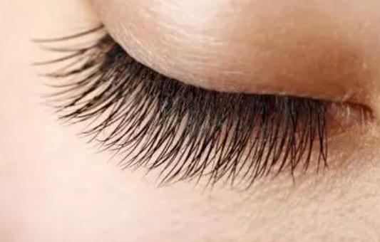 種睫毛對(duì)眼睛有沒(méi)有傷害 種睫毛自己的睫毛會(huì)掉嗎 種睫毛對(duì)眼睛有沒(méi)有傷害 種睫毛自己的睫毛會(huì)掉嗎
