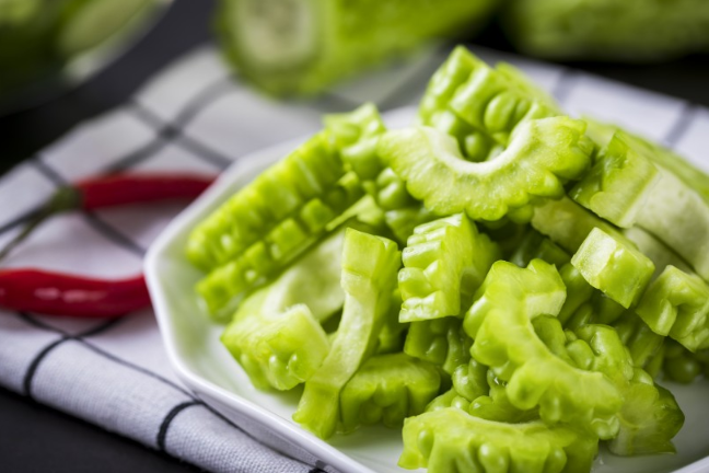 苦瓜生吃好還是熟吃好 苦瓜生吃有什么好處 苦瓜生吃好還是熟吃好 苦瓜生吃有什么好處