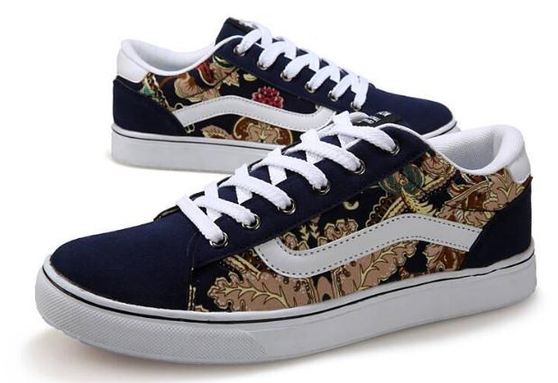 板鞋要買大還是買小 板鞋要比運(yùn)動(dòng)鞋大一碼嗎 板鞋要買大還是買小 板鞋要比運(yùn)動(dòng)鞋大一碼嗎