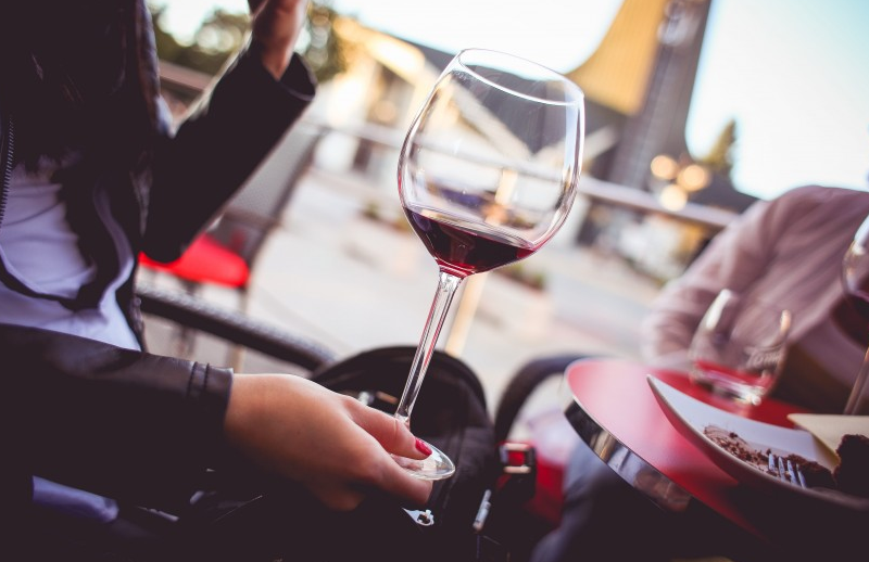 睡前喝紅酒會胖嗎 睡前喝紅酒有助睡眠嗎 睡前喝紅酒會胖嗎 睡前喝紅酒有助睡眠嗎