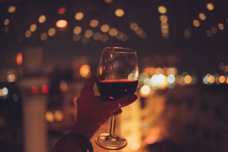 紅酒怎么開(kāi)瓶塞最簡(jiǎn)單沒(méi)有開(kāi)瓶器 紅酒怎么開(kāi)瓶塞最簡(jiǎn)單沒(méi)有開(kāi)瓶器