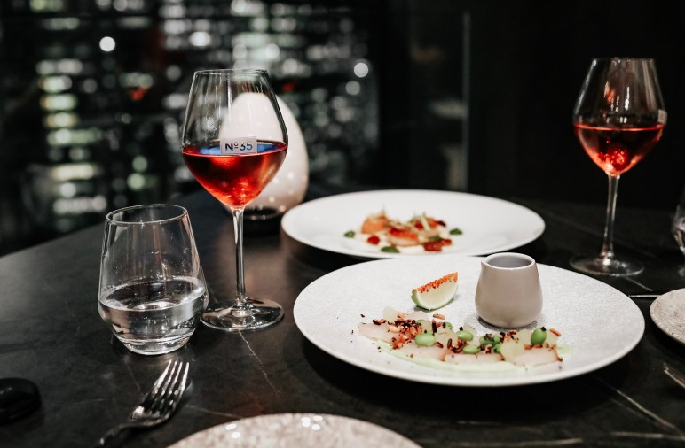 紅酒不醒酒直接喝會(huì)怎樣 紅酒都需要醒酒嗎 紅酒不醒酒直接喝會(huì)怎樣 紅酒都需要醒酒嗎