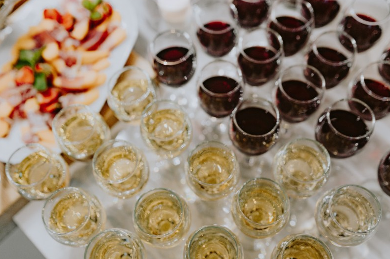 白葡萄酒的功效和作用 喝白葡萄酒的好處和壞處 白葡萄酒的功效和作用 喝白葡萄酒的好處和壞處