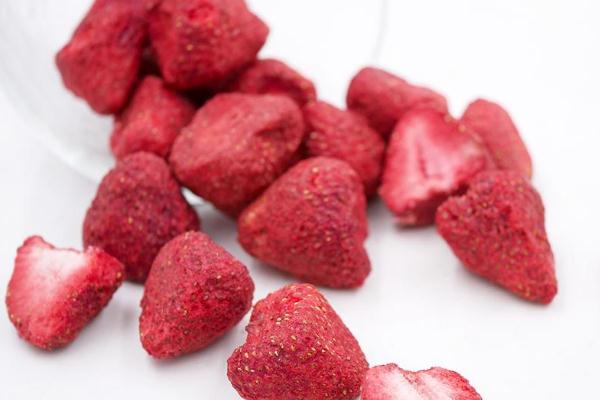 草莓干熱量高嗎 吃草莓干會胖嗎 草莓干熱量高嗎 吃草莓干會胖嗎