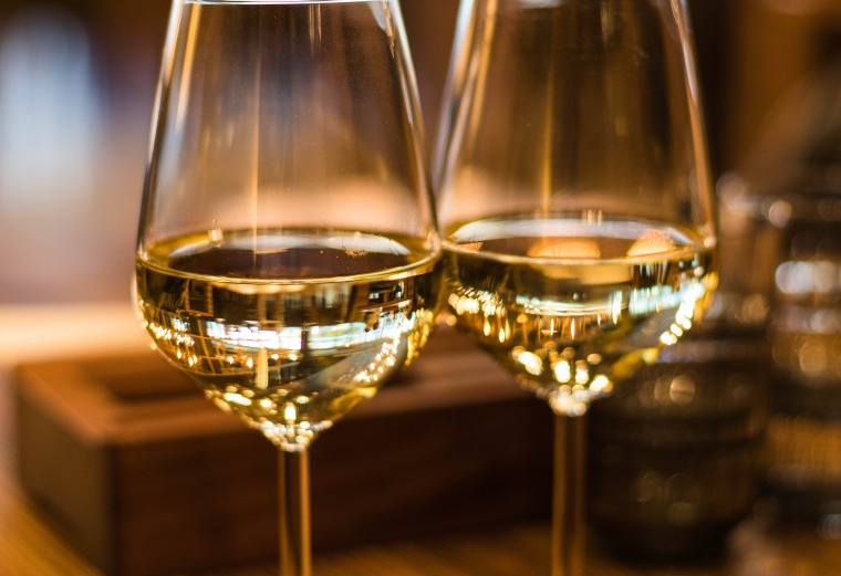 干白葡萄酒需要醒酒嗎 干白葡萄酒兌什么飲料 干白葡萄酒需要醒酒嗎 干白葡萄酒兌什么飲料