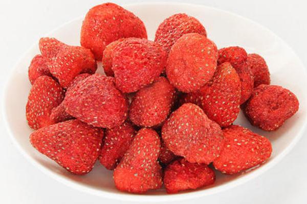 草莓干可以做什么甜品 草莓干可以做雪花酥嗎 草莓干可以做什么甜品 草莓干可以做雪花酥嗎