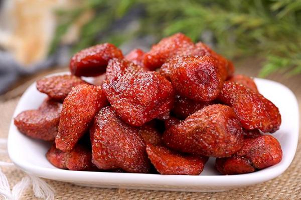 草莓干吃多了會怎么樣 草莓干吃多了會上火嗎 草莓干吃多了會怎么樣 草莓干吃多了會上火嗎