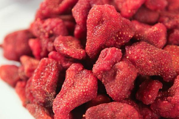 草莓干熱量高嗎 吃草莓干會胖嗎 草莓干熱量高嗎 吃草莓干會胖嗎