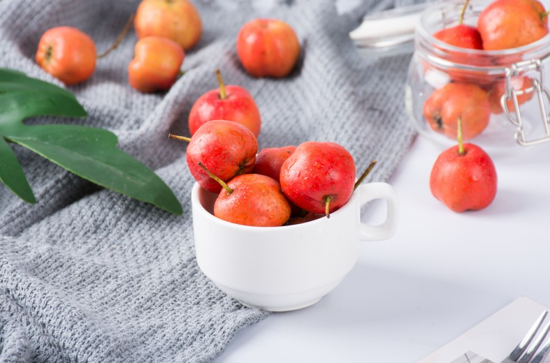 山楂泡水喝會上火嗎 山楂泡水喝有什么好處和壞處 山楂泡水喝會上火嗎 山楂泡水喝有什么好處和壞處